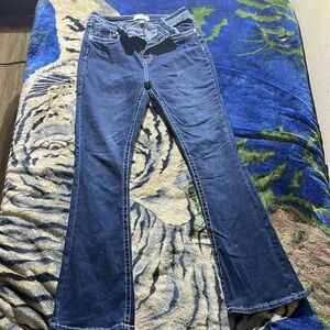 bamboo jeans from Kohl’s they are size 13 and they are a dark bluish color.